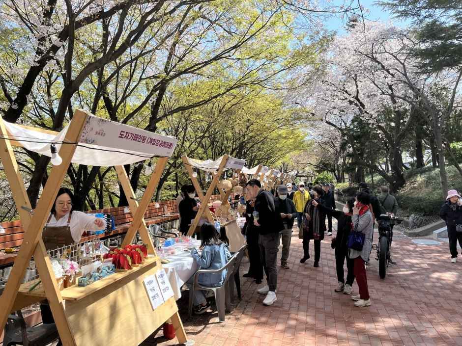 자유공원 벚꽃축제 포스터 · 인천 축제