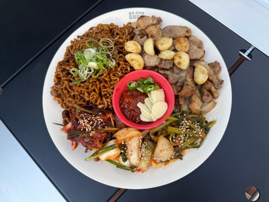 한돈 삼겹짜파 김치3종 한판