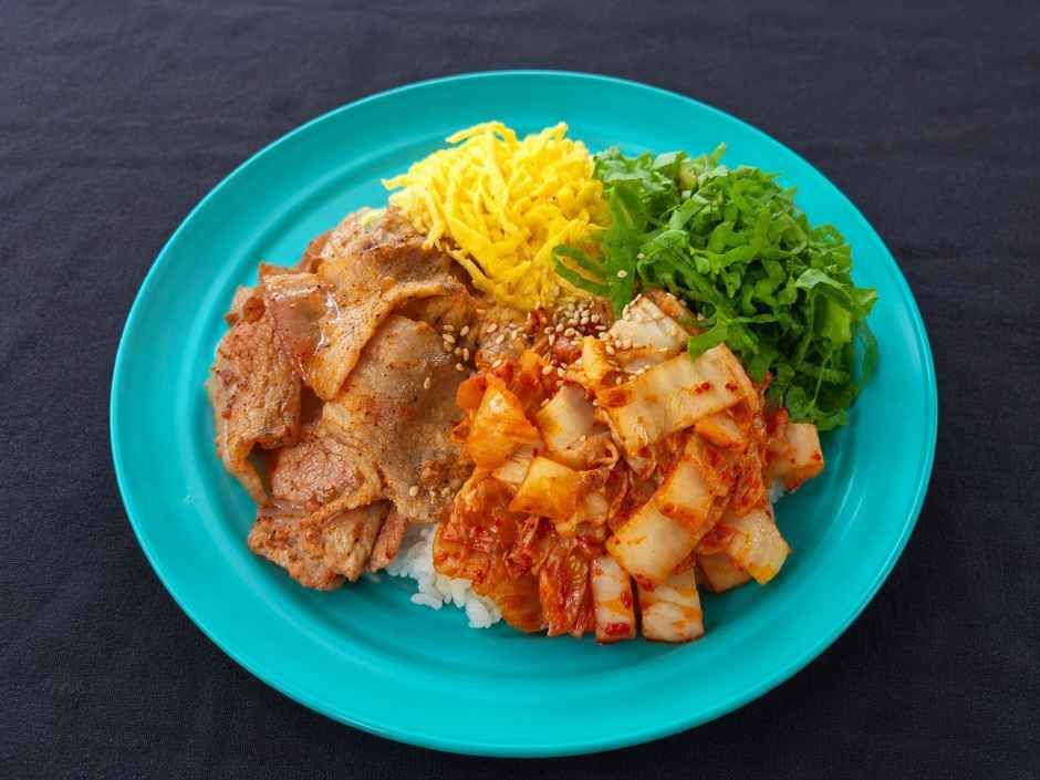 철판삼겹김치덮밥