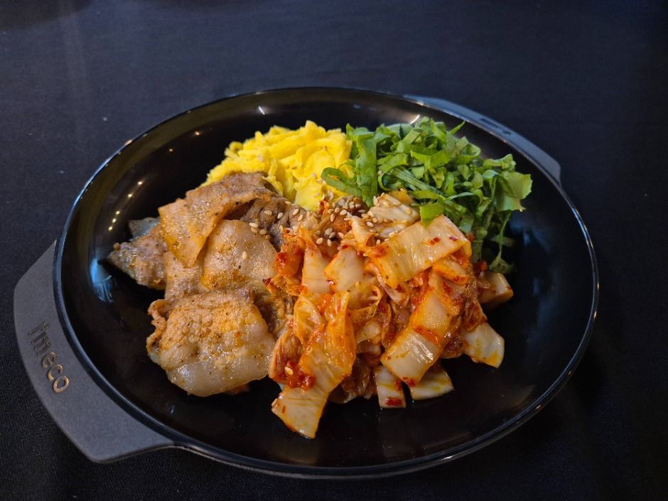 철판삼겹김치덮밥