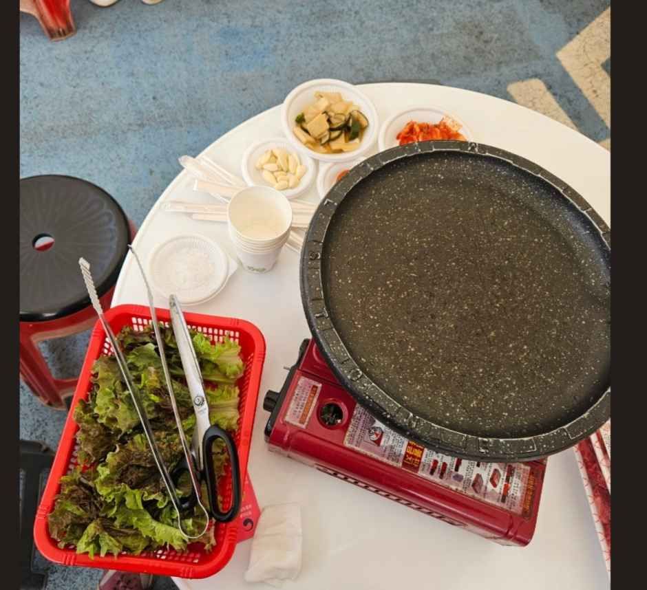 차림상(1인-모듬야채, 쌈장,불판, 불 등)